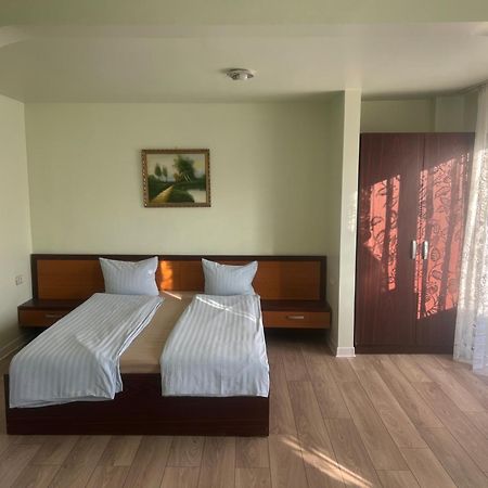 Hotel Le Baron Timişoara Buitenkant foto